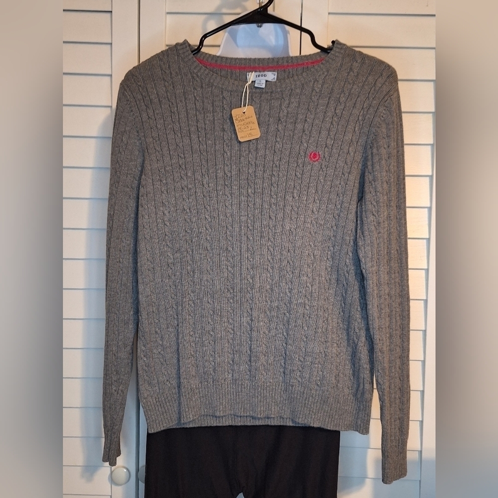 Izod gray crew neck cable knit sweater pink emblem Sz L